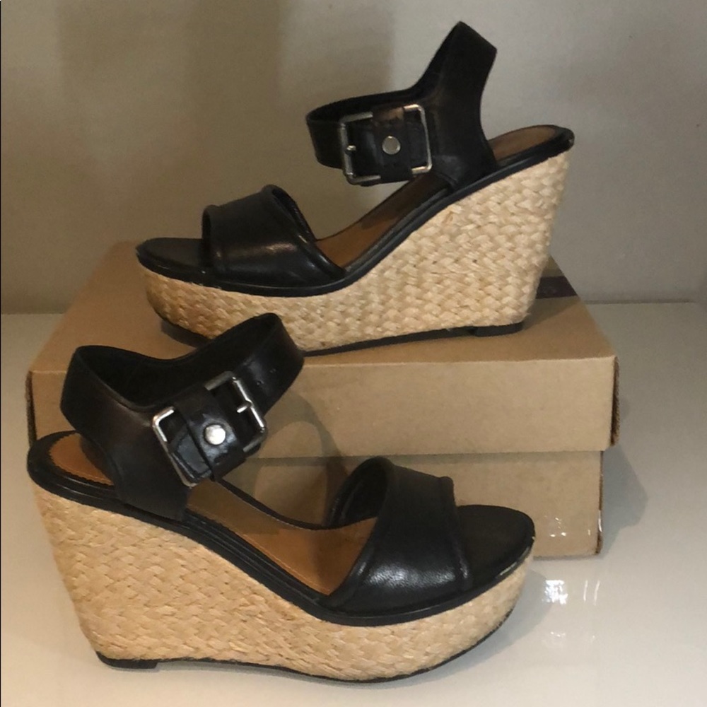 Black wedges